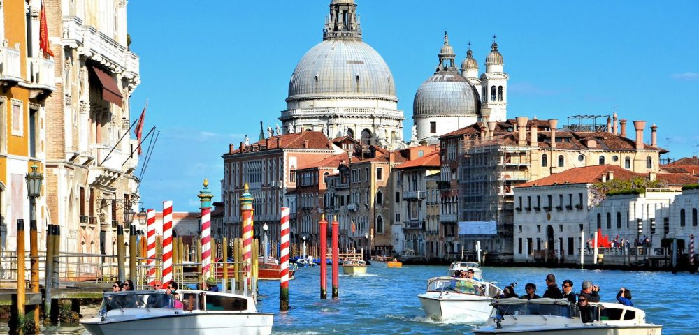 Venice-Italian-Boat-e1686745685875